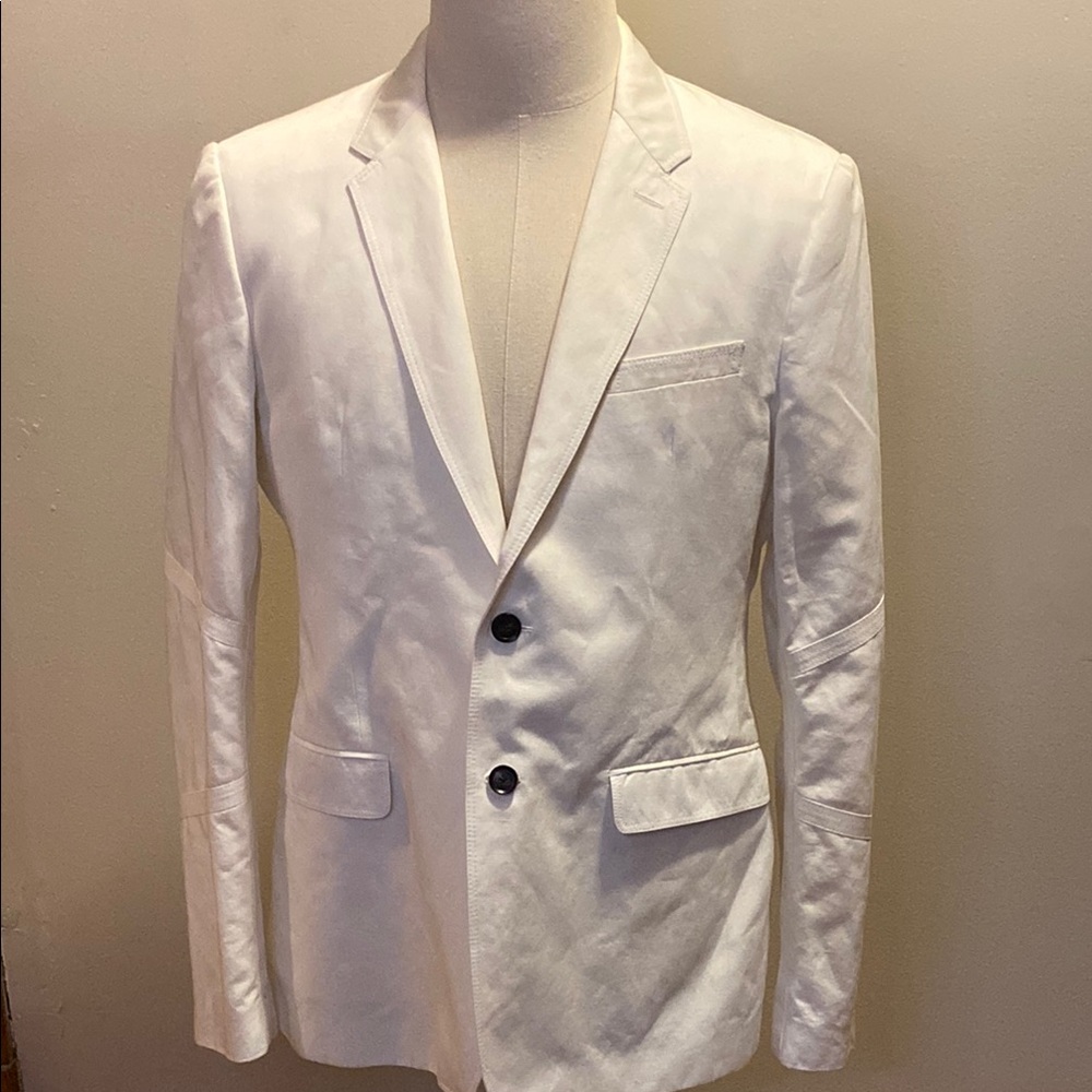 Belstaff White Sport Coat with Notched Lapels and Structured Shoulders